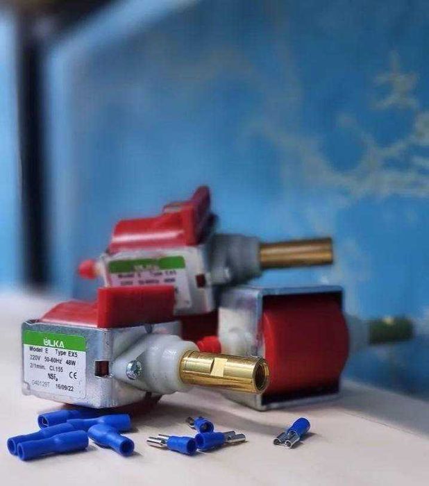 Первые руки помпа-улька дозатор ULKA латунь и пластик насос химии