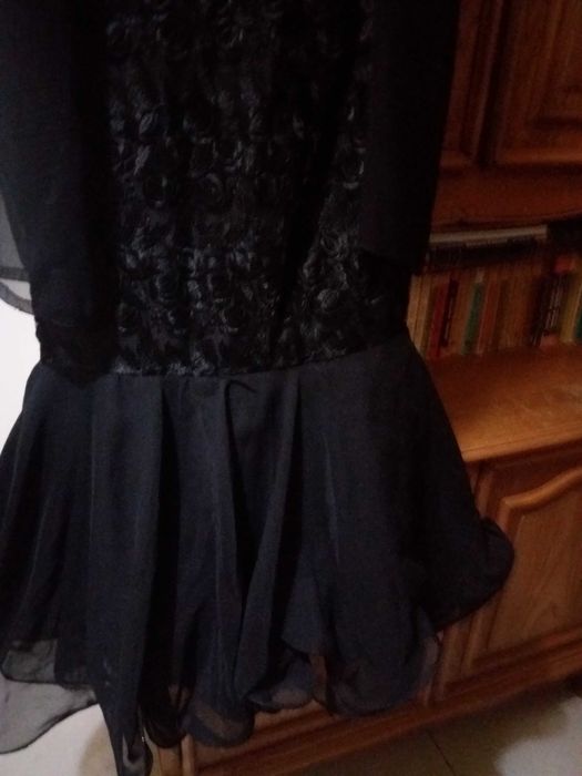 rochie seara  din dantela ,bleizer , esarfa  ,cercei ,pantofi- 150 lei