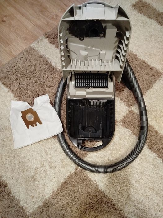 Прахосмукачка Miele 1100w