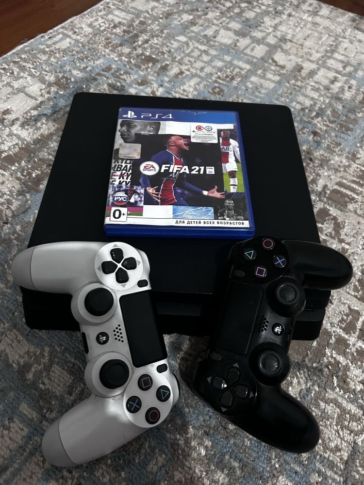 ПРОДАЕТСЯ приставка PS4 SLIM 1TB вместе с играми
