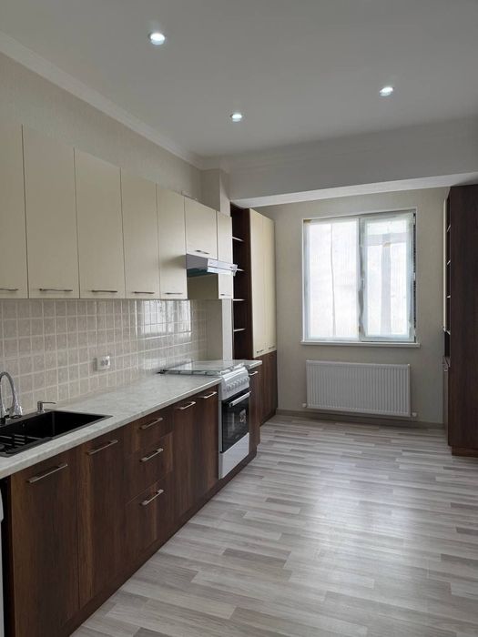 2 xonali kvartira sotiladi