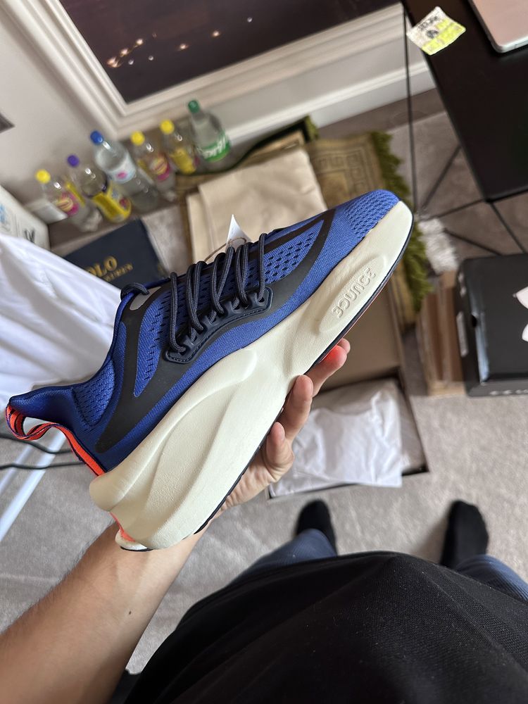 Кроссовки Adidas us10 в наличии. Бесплатная доставка.