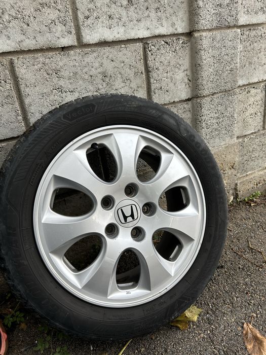 Джанти за Honda 16 с зимни гуми Good Year