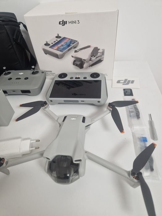 Dji mini 3 fly more combo perfecta cu 2 controler