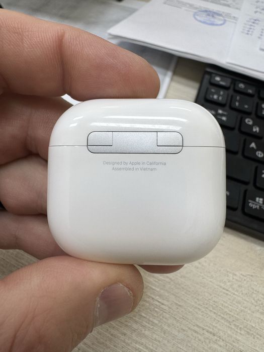 Продам кейс почти новый от наушников AirPods 4 Active Noise