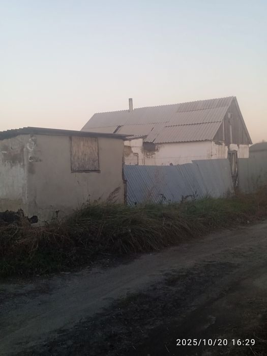 Продам дом цена договорная.