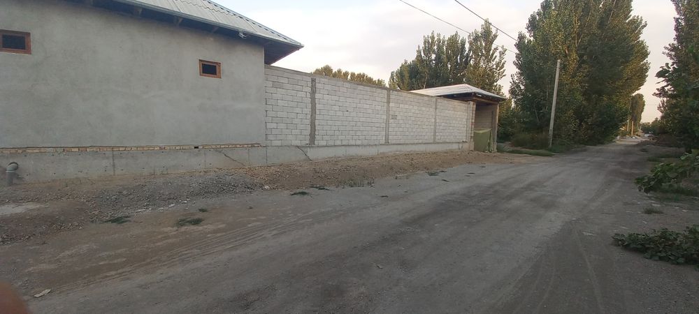 Hovli uy yashashka tayyor