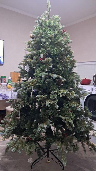 Продам новогоднию елку
