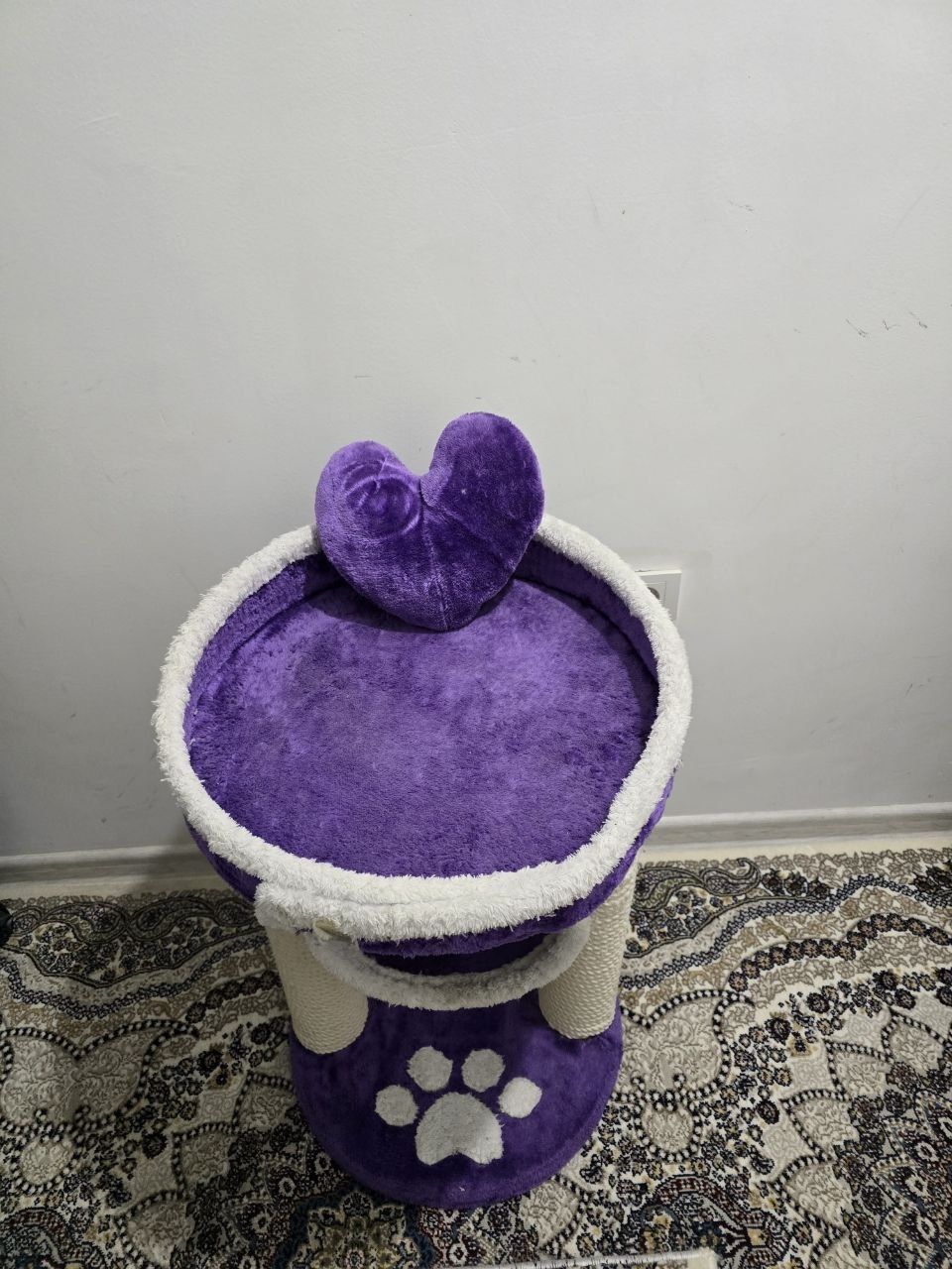 Кошачий дом в хорошем состоянии