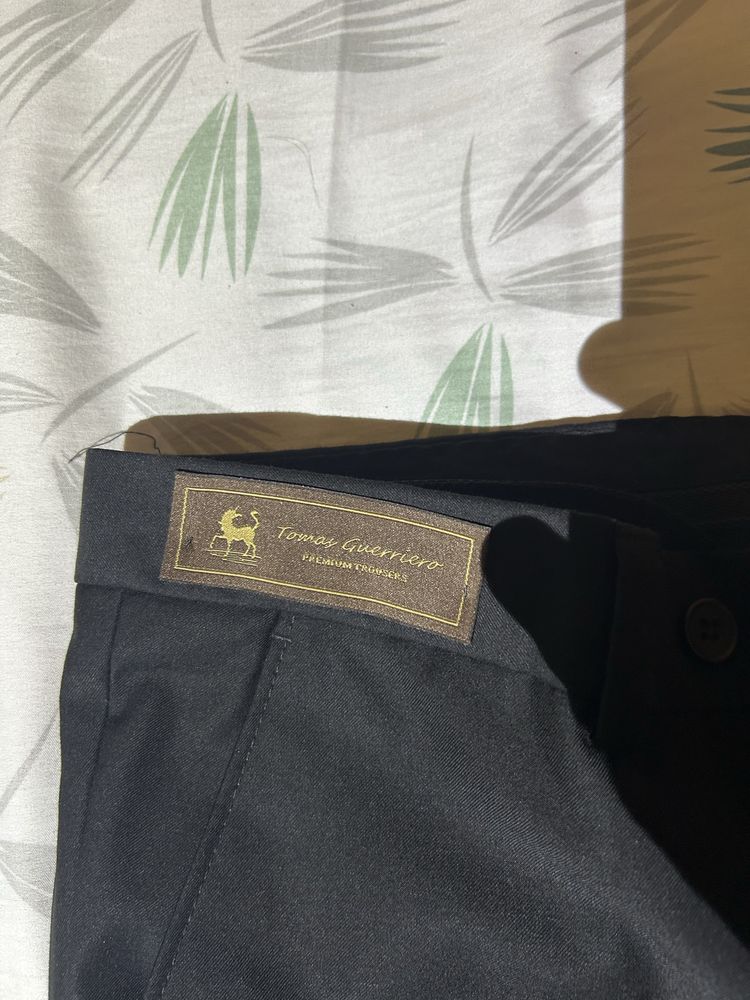 Costum elegent barbati
