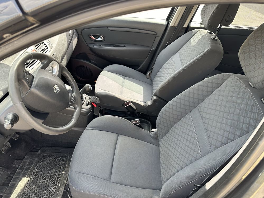 RENAULT SCENIC an 2009 ,1.5 dci cu clima si carlig remorcare