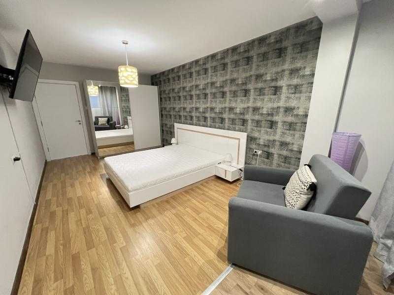 Просторен двустаен апартамент в Лазур!