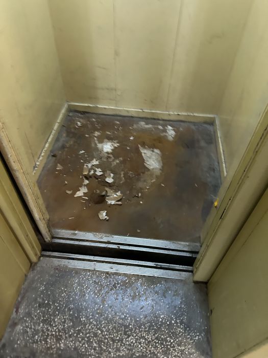 Облицоване на асансьори и други помещения.