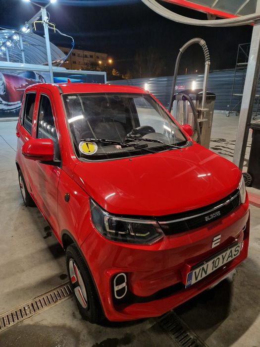 Vand masina 16 ani , 4 portiere nu aixam sau ligier