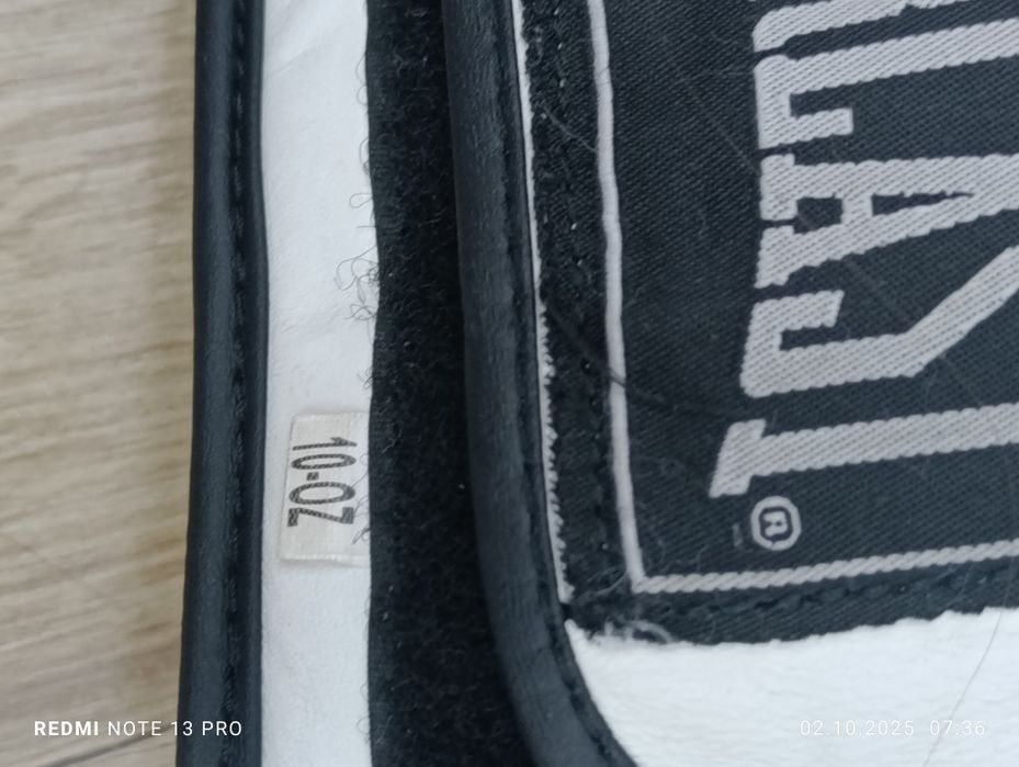 Боксерские перчатки EVERLAST хорошего качества