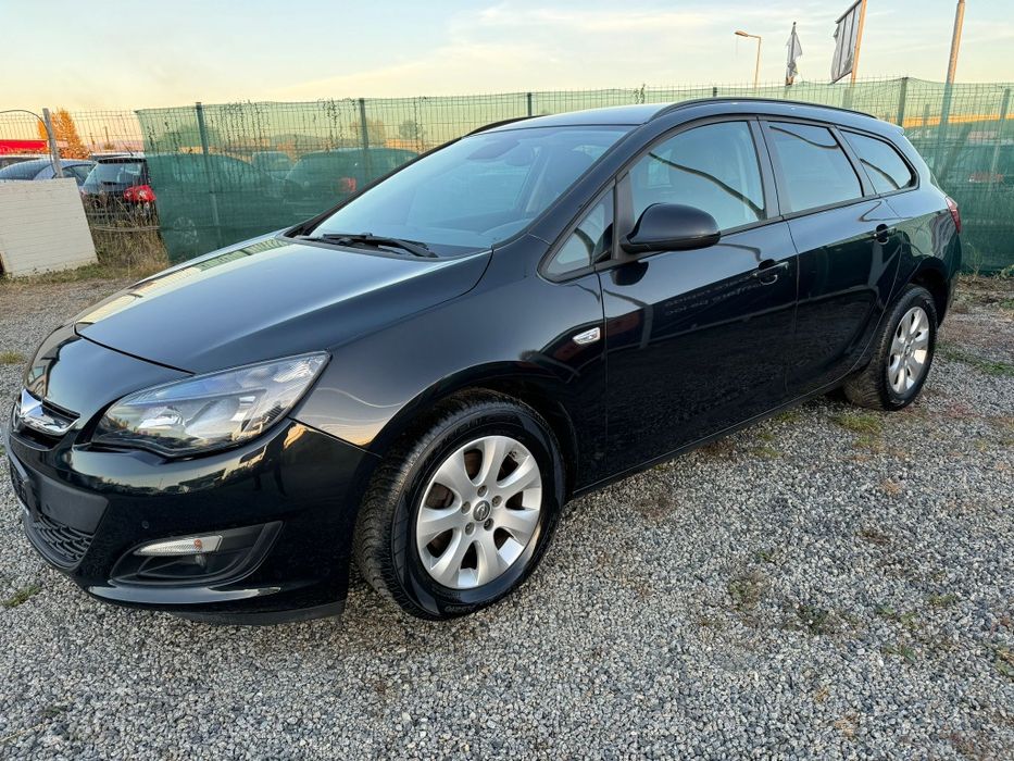 0pel Astra J 1,6 diesel 130 cp Euro 6 An fabricație  2015