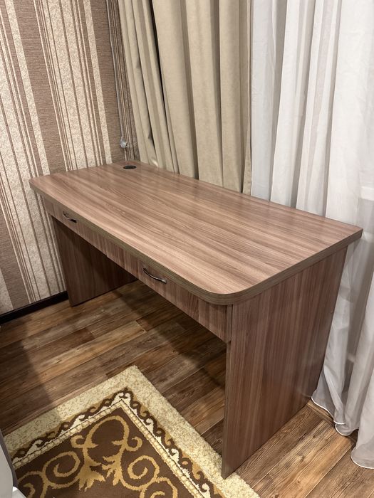 Продам стол компьютерный