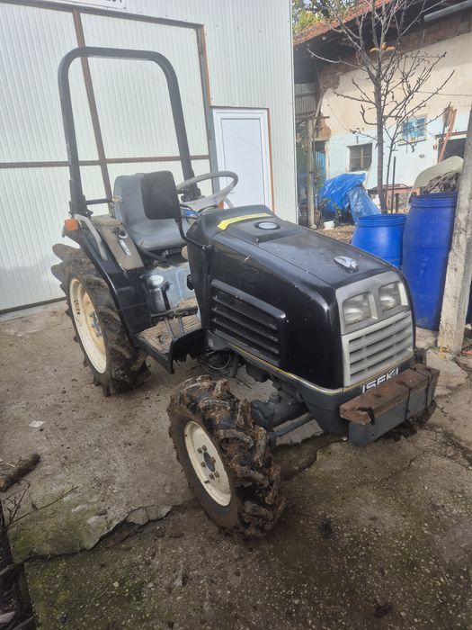 Трактор с инвентар