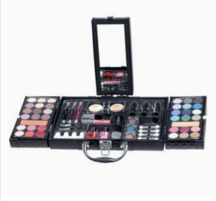 Уникален козметичен куфар