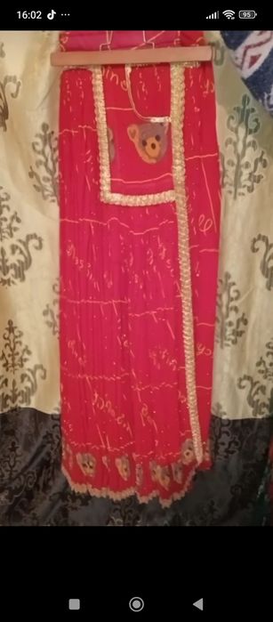 Vând haine moschino noi