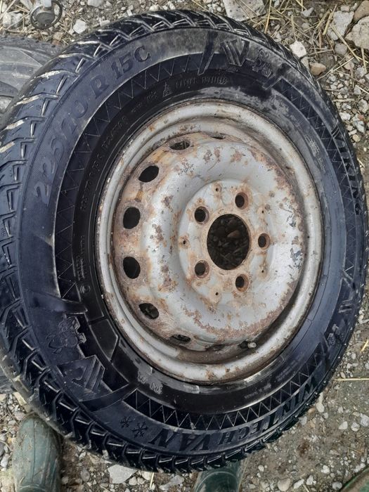 Cauciucuri R 15 C uri