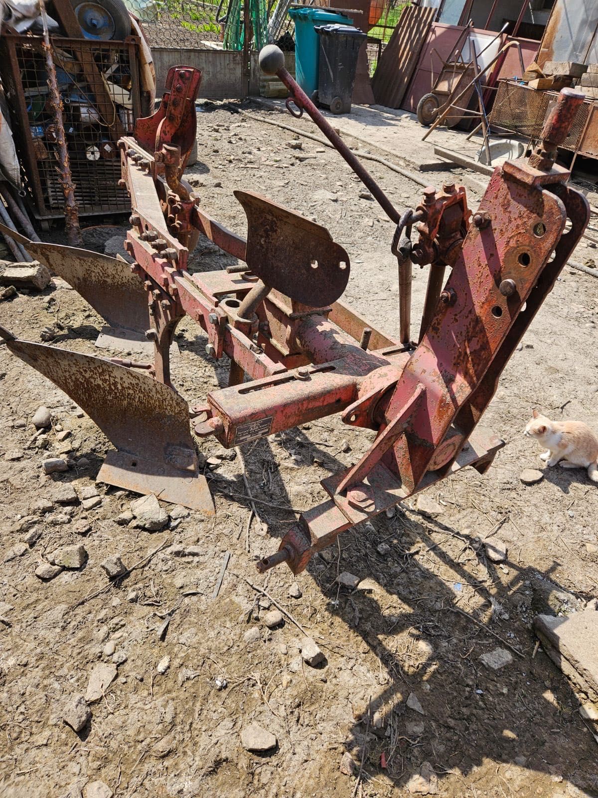 Tractor cu utilaje agricole