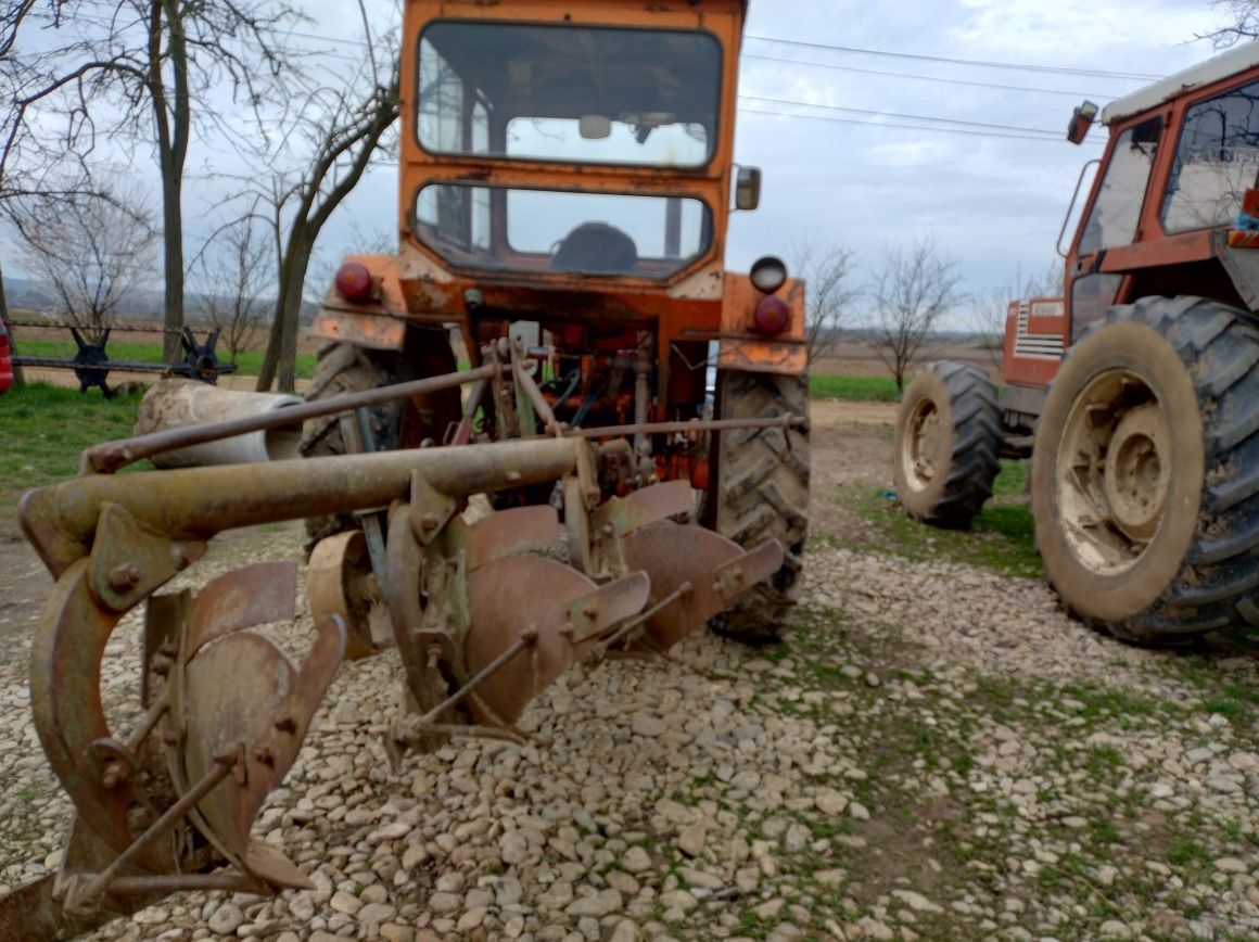 Tractor UTB650 cu plug!