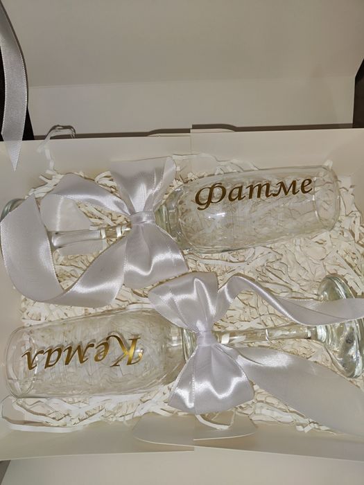 Чаши за кумове, кръстници, шаферки с надпис и украса по избор