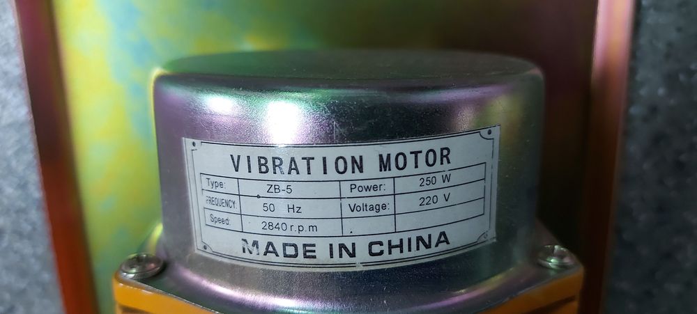 Mistrie electrica portabila cu placa plata pentru vibrare beton, noua