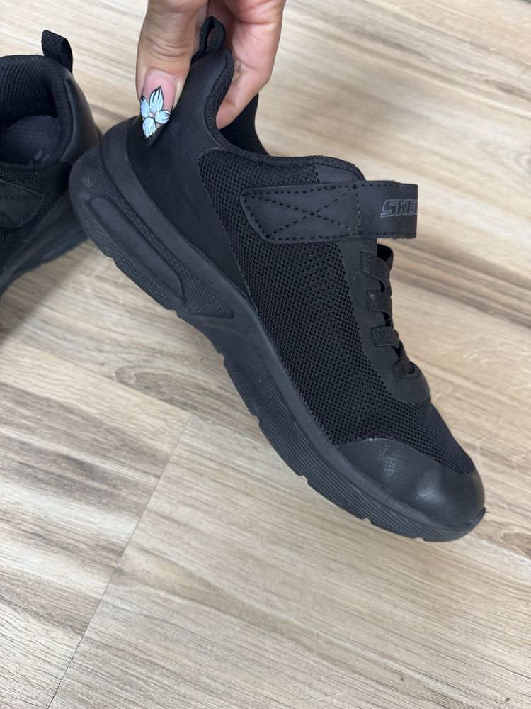 Оригинални черни маратонки Skechers! 37 н