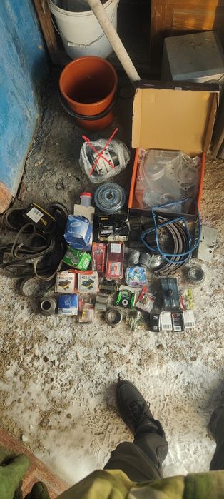 Продам лобовую крышку на УАЗ не дорого и другие запчасти срочно торг