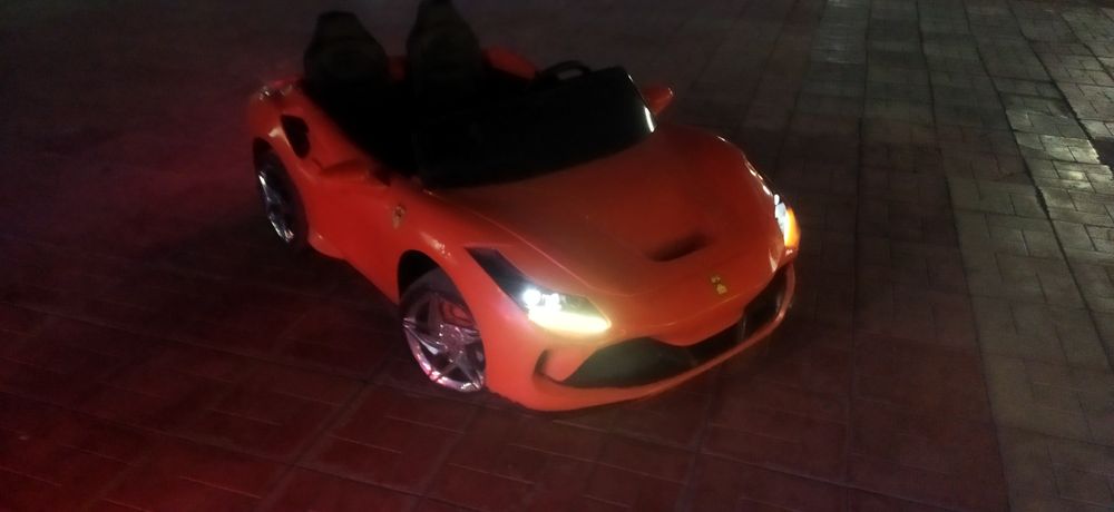 Детская машинка Ferrari F8