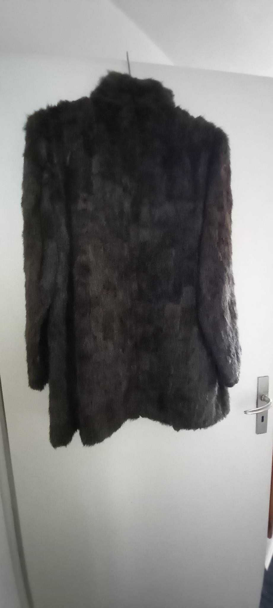 2 бр. кожено палто от нутрия и шапка от сребърна лисица и подарък