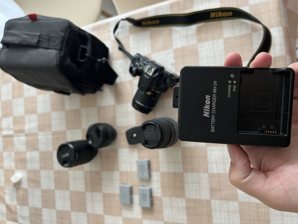 Aparat foto Nikon D5600 kit complet + accesorii