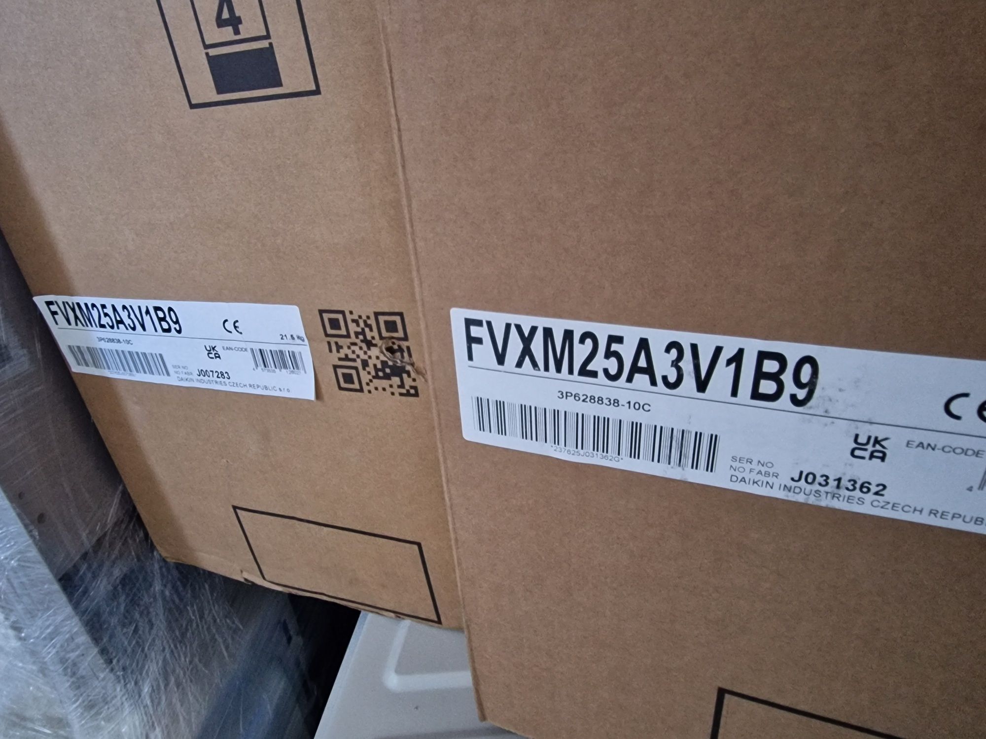 Daikin multi 2MXM50 + 2 x FVXM25 подови тела