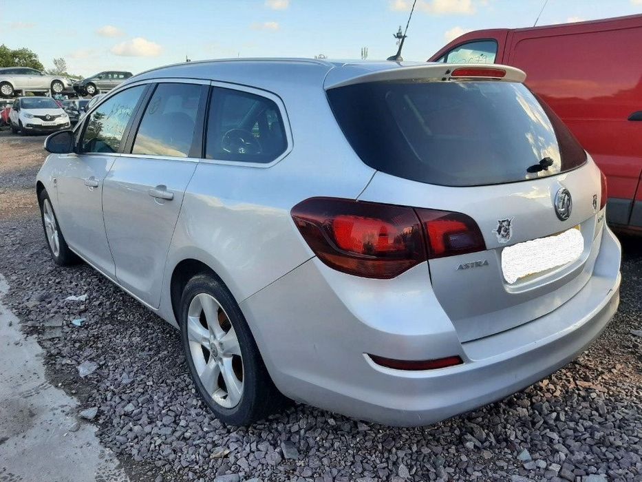 Rampa injectoare Opel Astra J 2011 BREAK 1.7 DTI A17DTR