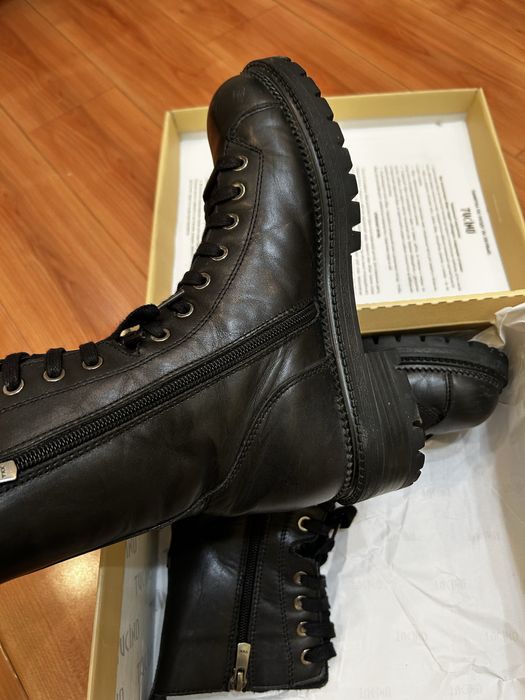 Продам женские ботинки