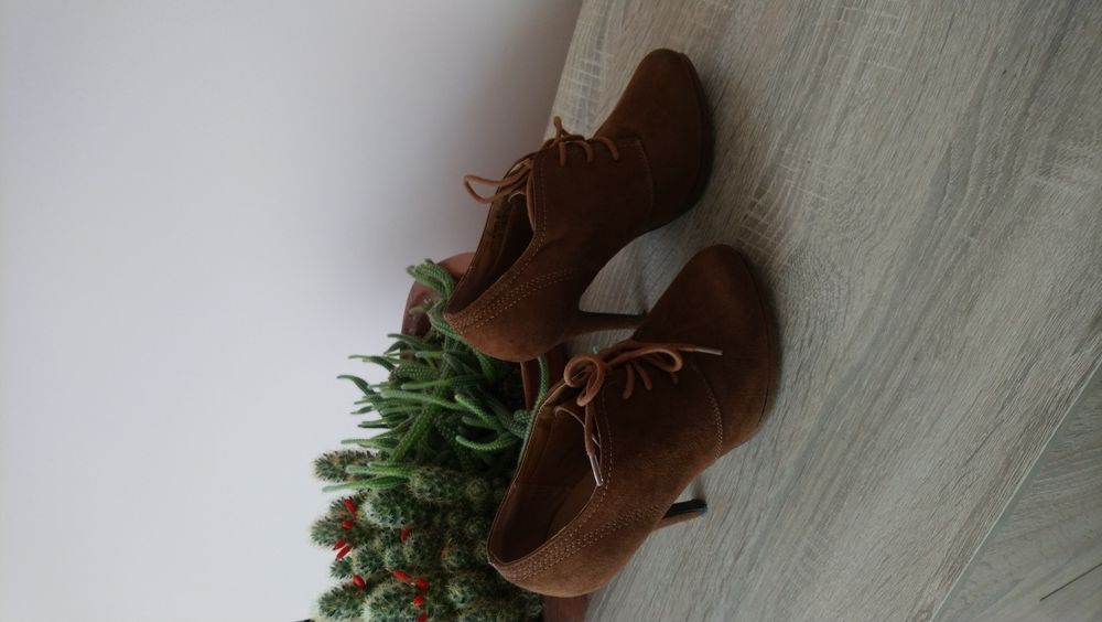 Дамски обувки високи