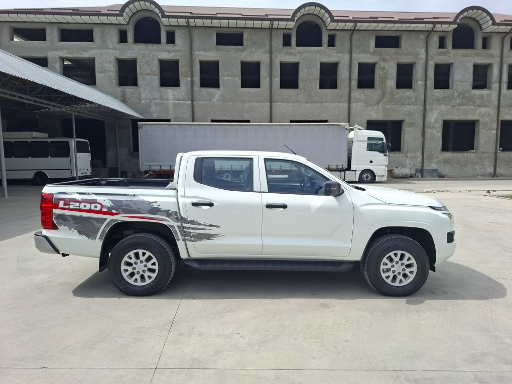Mitsubishi L200 sotiladi