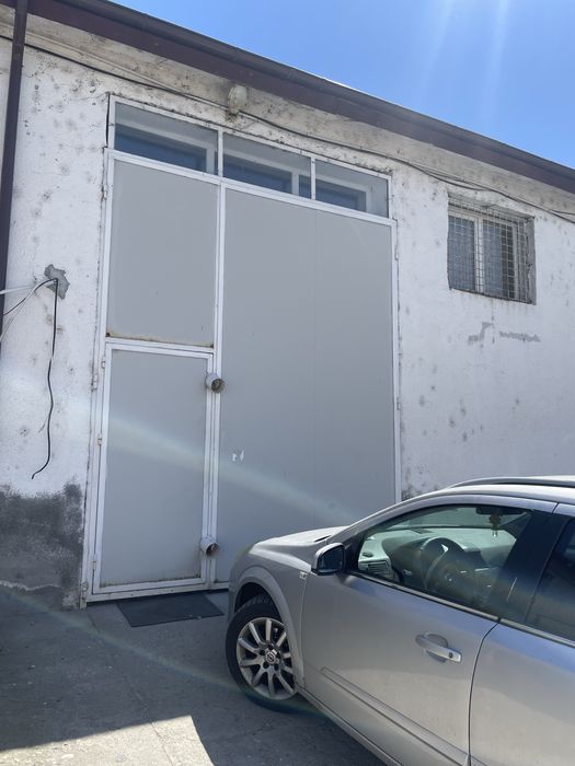 Inchiriez,Hala 325 mp, apa, canal, aer conditionat, bai cu dusuri.