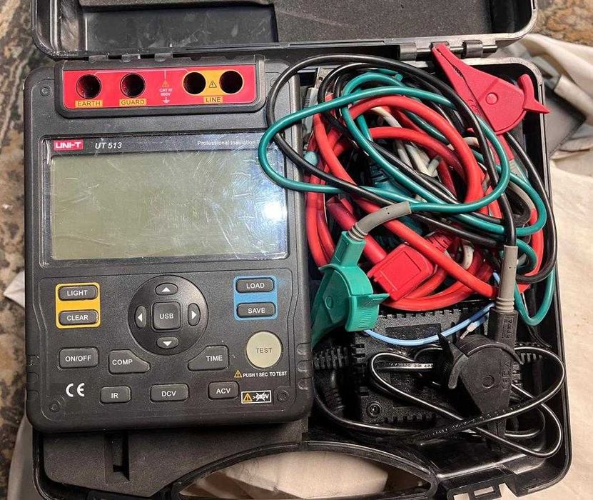 Мегаомметр UNI-T UT513A