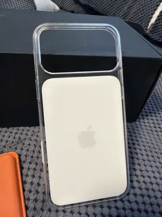 17 Pro max Clear case Mag safe + wallet