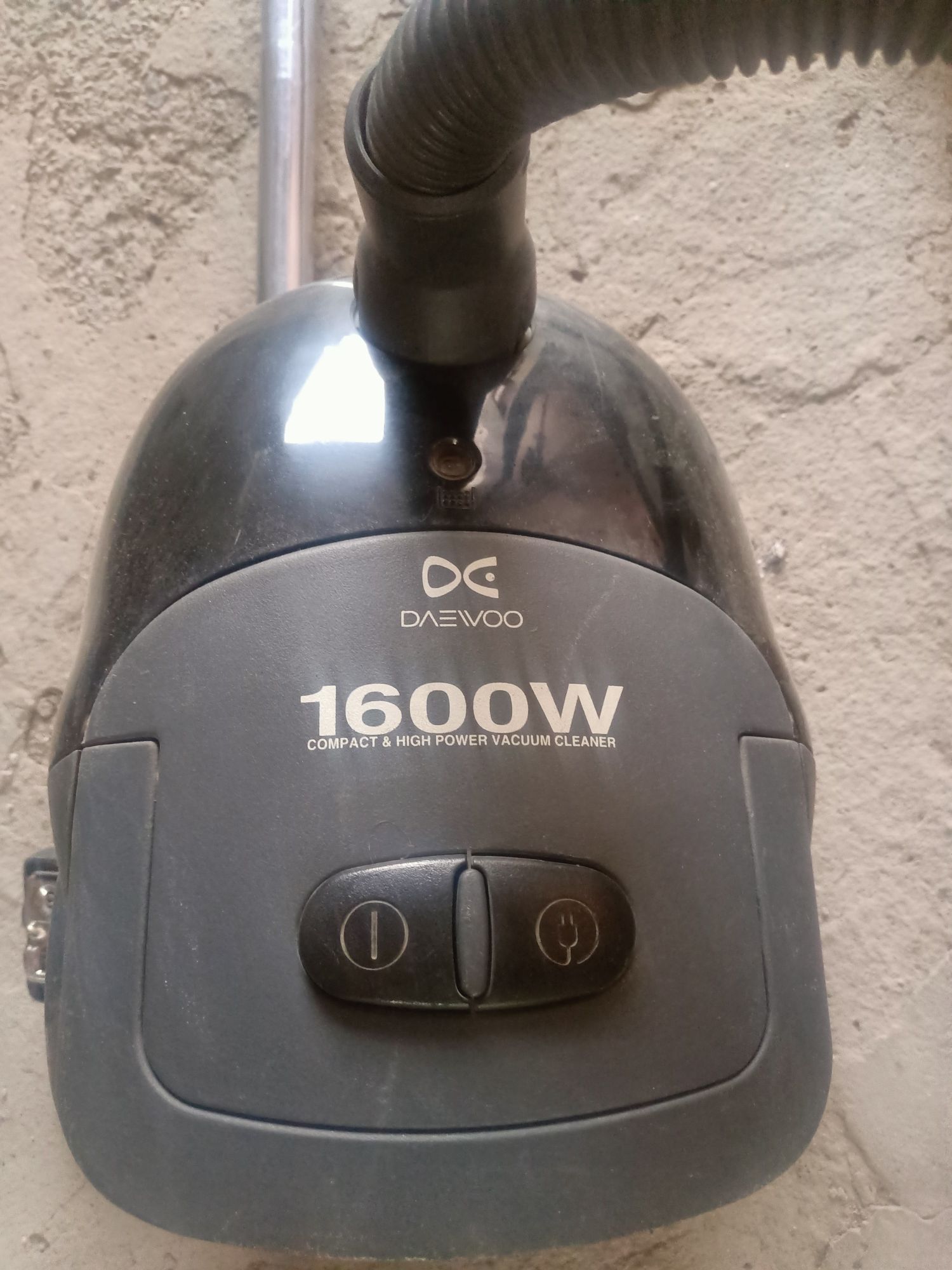 Продам Пылесос DAEWOO 1600w