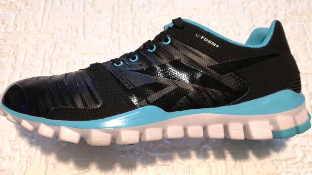 adidasi originali Reebok 39 incaltati o singura data ! uk 6 ; mm 255