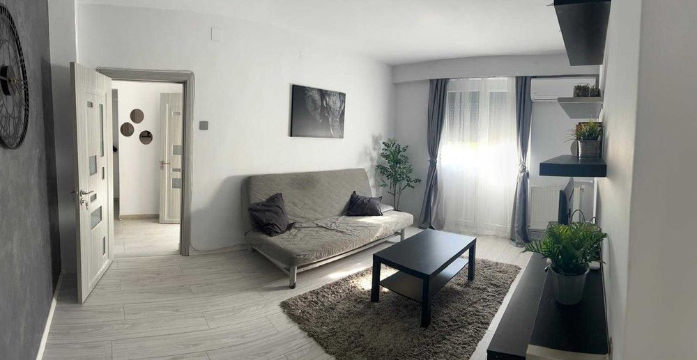 Inchiriez apartament ultracentral.