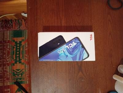 Телефон TCL 305,