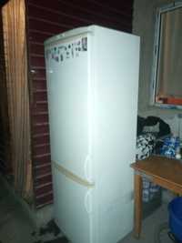 Холодильник Hansa в хорошем состоянии двух камерный