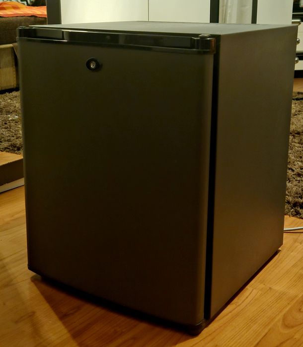 Mini Frigider Tescold