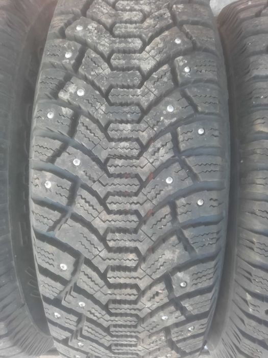 Срочно! Шины зимние, в отличном состоянии