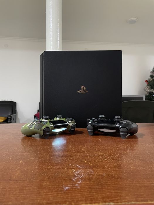 PlayStation 4 Pro (1TB) в идеальном состоянии!